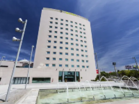 B&B Hotel Madrid Aeropuerto T4 サン・セバスティアン・デ・ロス・レイエスのホテル