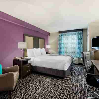 La Quinta Inn by Wyndham West Long Branch Rooms