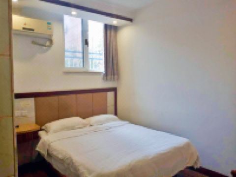 易佰连锁旅店(唐山北站店) - 商务大床房