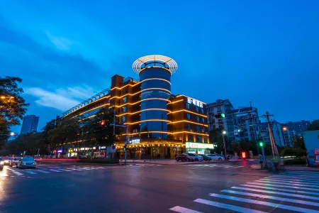 James Joyce Coffetel Hotel(high speed railway station of Handan Grand Theater) Отели рядом с достопримечательностью «Xuebu Bridge»