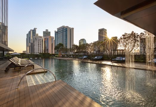 칼튼 호텔 방콕 수쿰윗의 해수 수영장