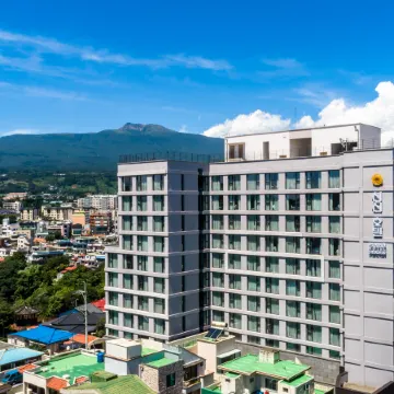 Shin Shin Hotel Cheonjiyean Отели рядом с достопримечательностью «Водопад Вонан»