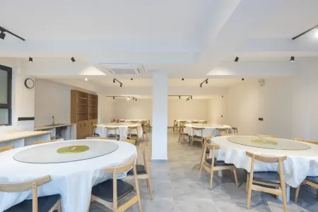 Floral Hotel ·Flower Room Hotel (Yixing Zhuhai Scenic Area Branch) Отели рядом с достопримечательностью «Holy Land of Taozu—Bamboo Tip Corridor»