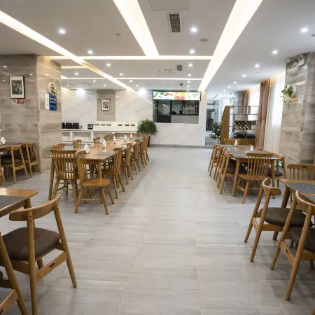 Pingyi Linyi gold and Silver Garden Hotel