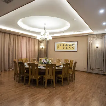 Pingyi Linyi gold and Silver Garden Hotel