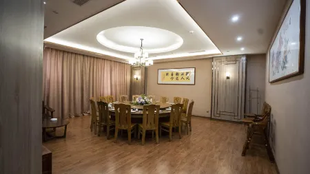 Pingyi Linyi gold and Silver Garden Hotel