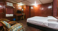 Dragon Inn Floating Resort Semporna