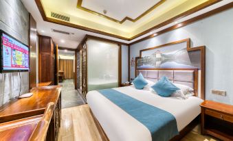 Huihe Water Margin Hotel (Guangfeng Passenger Transport Center Branch)