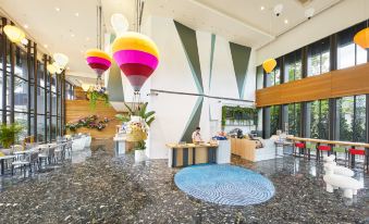 2. Hotel Ch..
