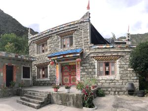 Ze Ee Wei Tibetan Farmhouse