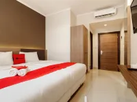 Sans Vibes Firdaus Mansion Kemang โรงแรมในเซาท์จาการ์ตา