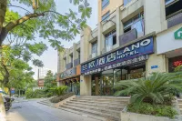 Lanou Hotel (Chongqing University Town) Hotels near Daxue Chenghuaban Park