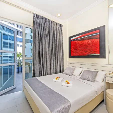 Hotel 81 Elegance Singapore Отели рядом с достопримечательностью «Торговый центр Mustafa»