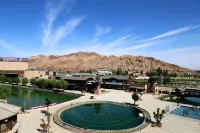 Colorful Danxia Stone City Hotel - 3 Sao