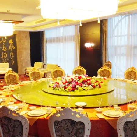 Weishanhu Holiday Hotel
