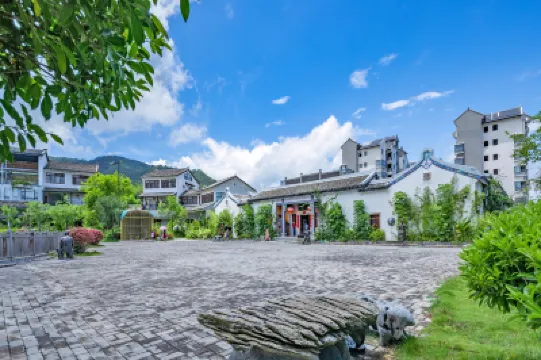 Sanshe Zongyi Hostel Hotel berhampiran Qinglong Temple