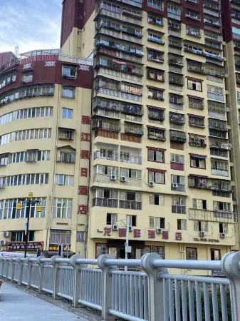 Holiday Inn Yajiang Отели рядом с достопримечательностью «Observation Deck of Pilgrim Eighteen Bends»