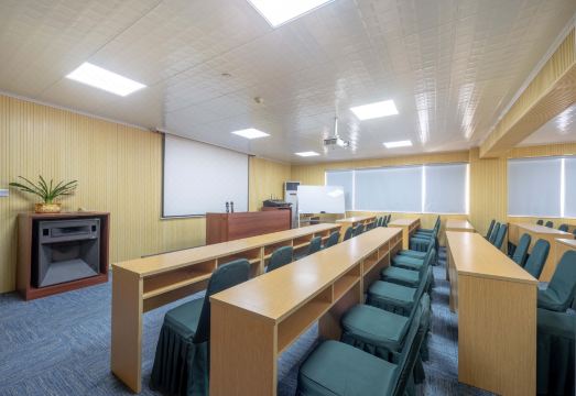 King Plaza Hotel Hotel Overview