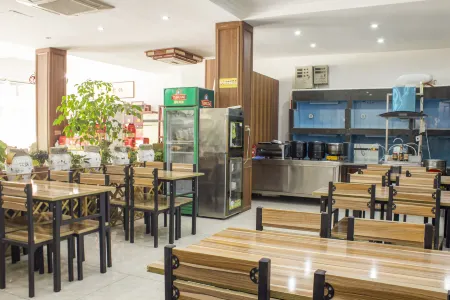 Towo Holiday Hotel (Wuzhishan) Отели рядом с достопримечательностью «Qiongya Gongxue Former Site»