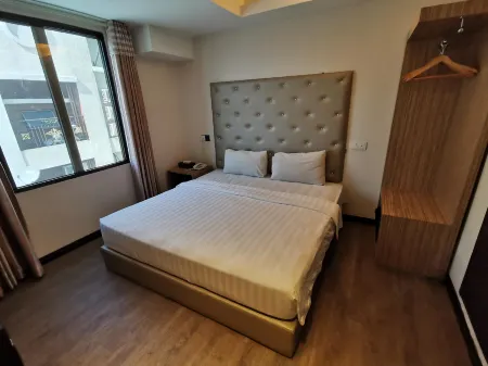 Ease Hotel