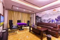 Madotian River Hotel - parking
