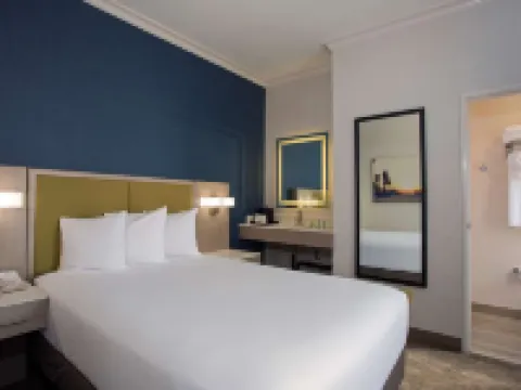 聖莫尼卡貝斯特韋斯特SureStay飯店 Mt. Olive Lutheran Church附近的飯店