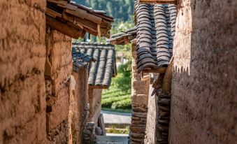 Qujia Courtyard Guesthouse