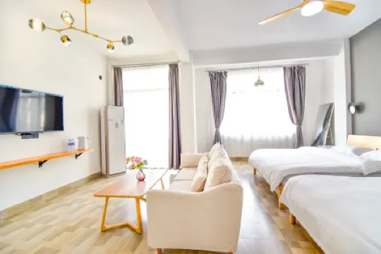 Weizhou Island Yiyu Yisu Seaview Homestay (Wucaitan Branch) Отели рядом с достопримечательностью «Great Palace»