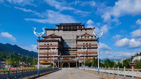 Huarui Hotel Отели рядом с достопримечательностью «Bafeng Forest Park»