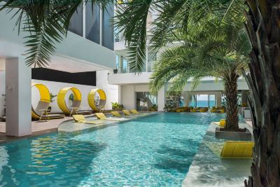 屋外プール アストリア カレントの写真