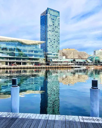 Sofitel Sydney Darling Harbour Отели рядом с достопримечательностью «The Cenotaph»
