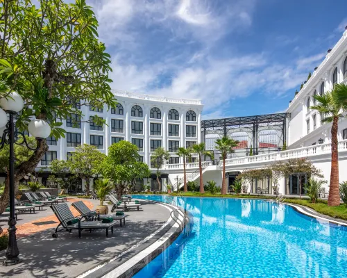 Silk Path Grand Hue Hotel Отели рядом с достопримечательностью «Сигнальная Башня»