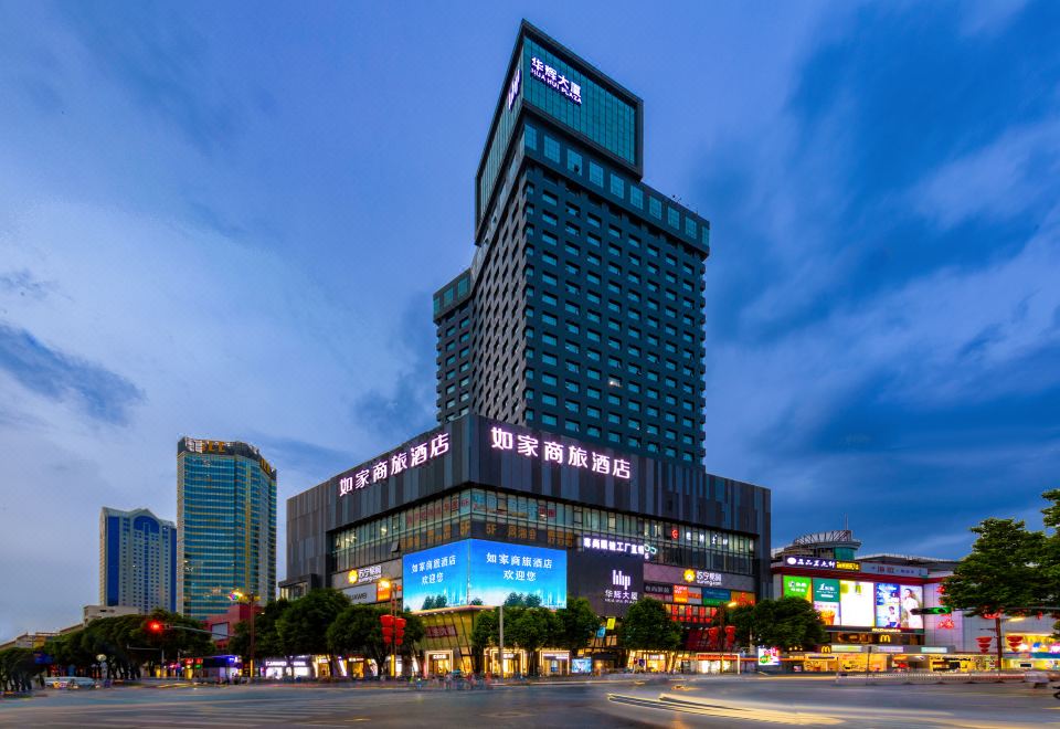 "There is a large building with the name ""Dongdaemun"" on the front" at Homeinn Selected (Foshan Zumiao Metro Station)