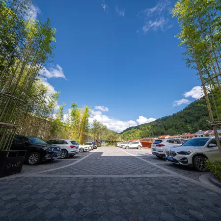 Yunshang Huaxi Holiday Hotel