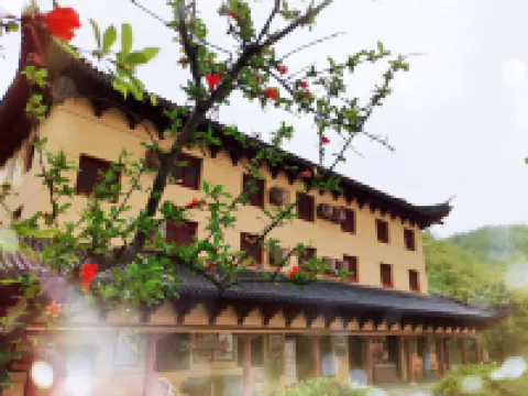 Puti Zhuyuan Hotel Hotels near Futuo Temple