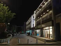 Qingzhu Yuexiang Hotel (Shanghai East Huancheng Road Metro Station) Hotels near Fengpu Four Seasons Ecological Garden (West Gate)