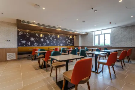 HanTing Hotel (Tianjin Zhongbei Haitai South and North Avenue) Отели рядом с достопримечательностью «Yangliuqing Square»