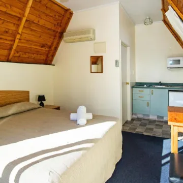 Mountain Chalets Motel