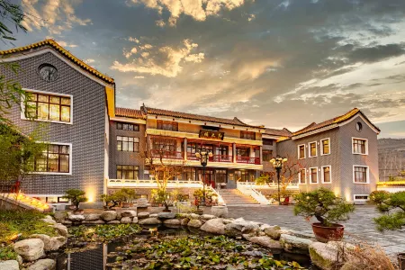 Floral Hotel· Da'an academy Hotel Отели рядом с достопримечательностью «Riguan Peak»