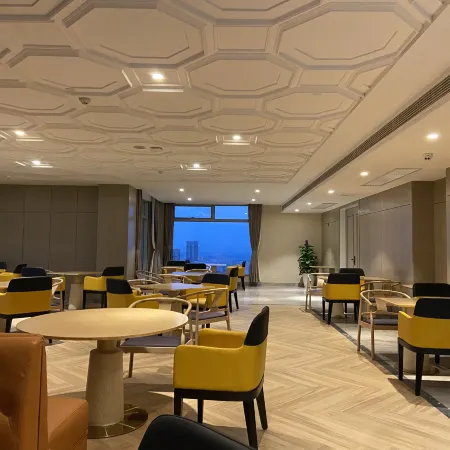 Vienna International Hotel (Huangshi Daye Center High-speed Railway North Station)
