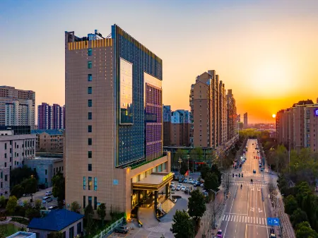Grand Madison Hotel Xuchang Beihai Отели рядом с достопримечательностью «Jian'anqu Beihai Park»