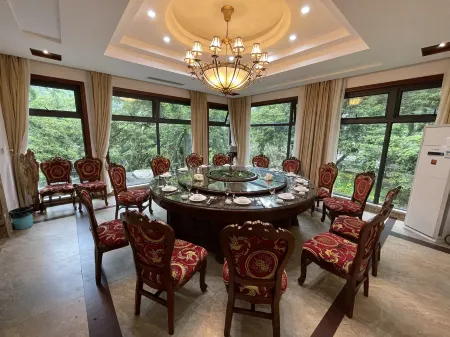 Zhuji  Torreya Manor Отели рядом с достопримечательностью «Little Tianzhu Temple»