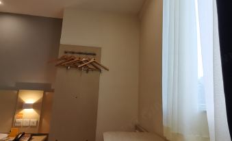 7 Days Hotel (Guiyang Qianlingshan Yan'an West Road Subway Station) - Housity