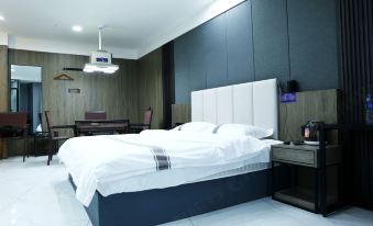Xiahui Yirenhai Business Hotel