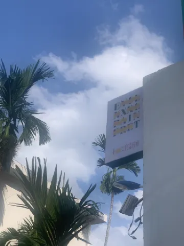 Haikou 13 March swimming pool b&B Отели рядом с достопримечательностью «Haidian Port»