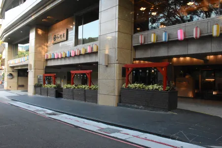 Radium-Kagaya International Hotel Отели рядом с достопримечательностью «Chou's Honor Arch»