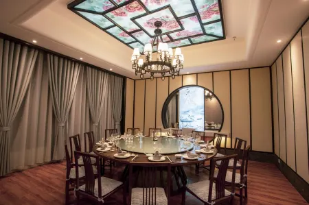 Wangfu Hotel Отели рядом с достопримечательностью «Kongzi Square»