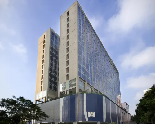 V Hotel Lavender Hôtels à proximité de : Centre commercial Golden Mile Complex