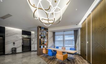 Kaiyuan manju Hotel (Deqing Sports Center)