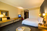 Beijing New World Centre Tongpai Hotel